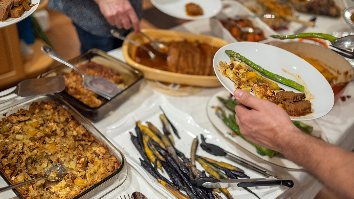 Picture of a Thanksgiving meal.